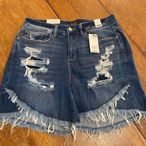 NWT Judy Blue mid rise size 1x jean shorts.